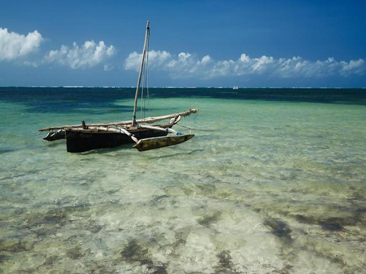 Ogalis K-Coast Hotel Mtwapa Bagian luar foto